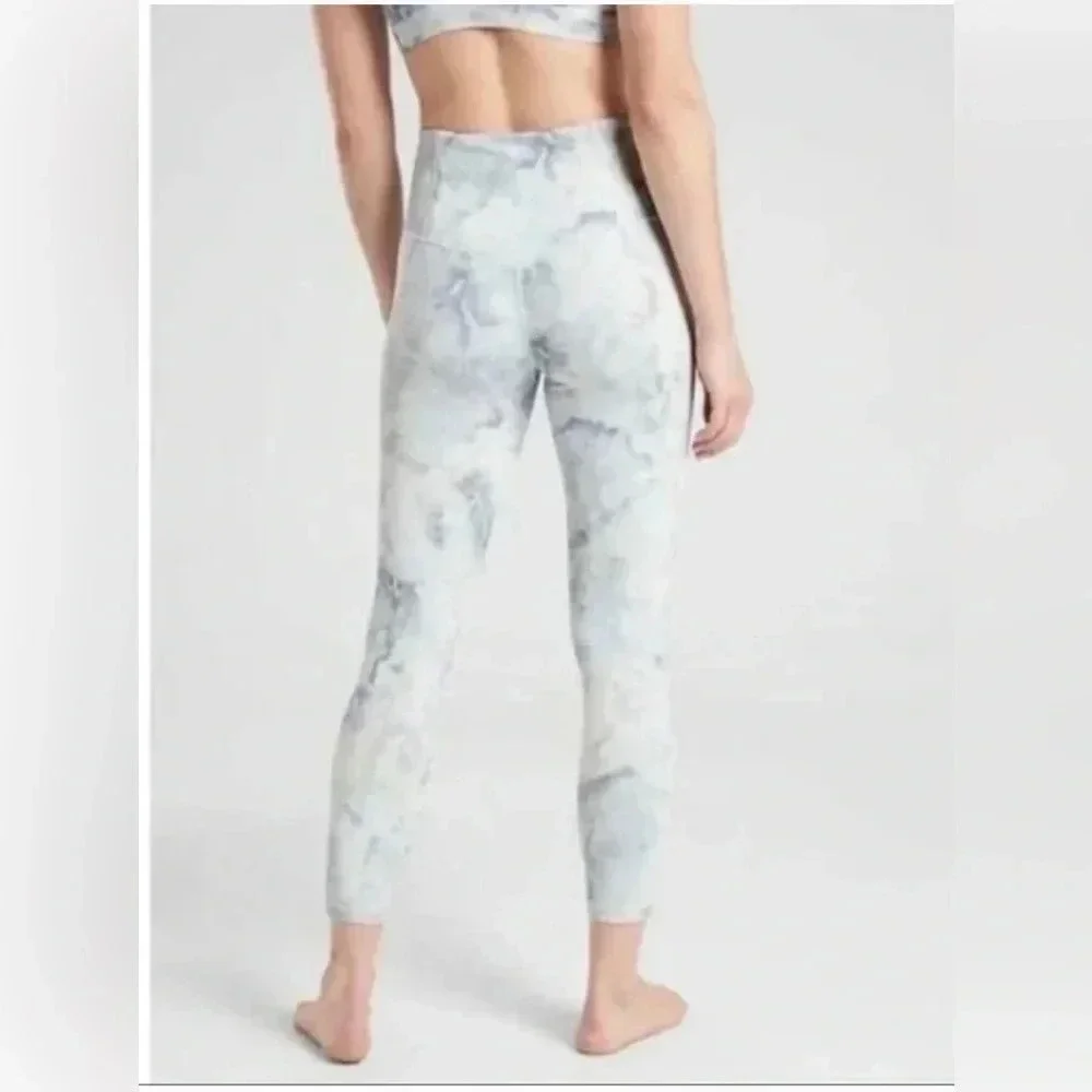 Athleta elation snow dye 7/8 length tight XS tie dye